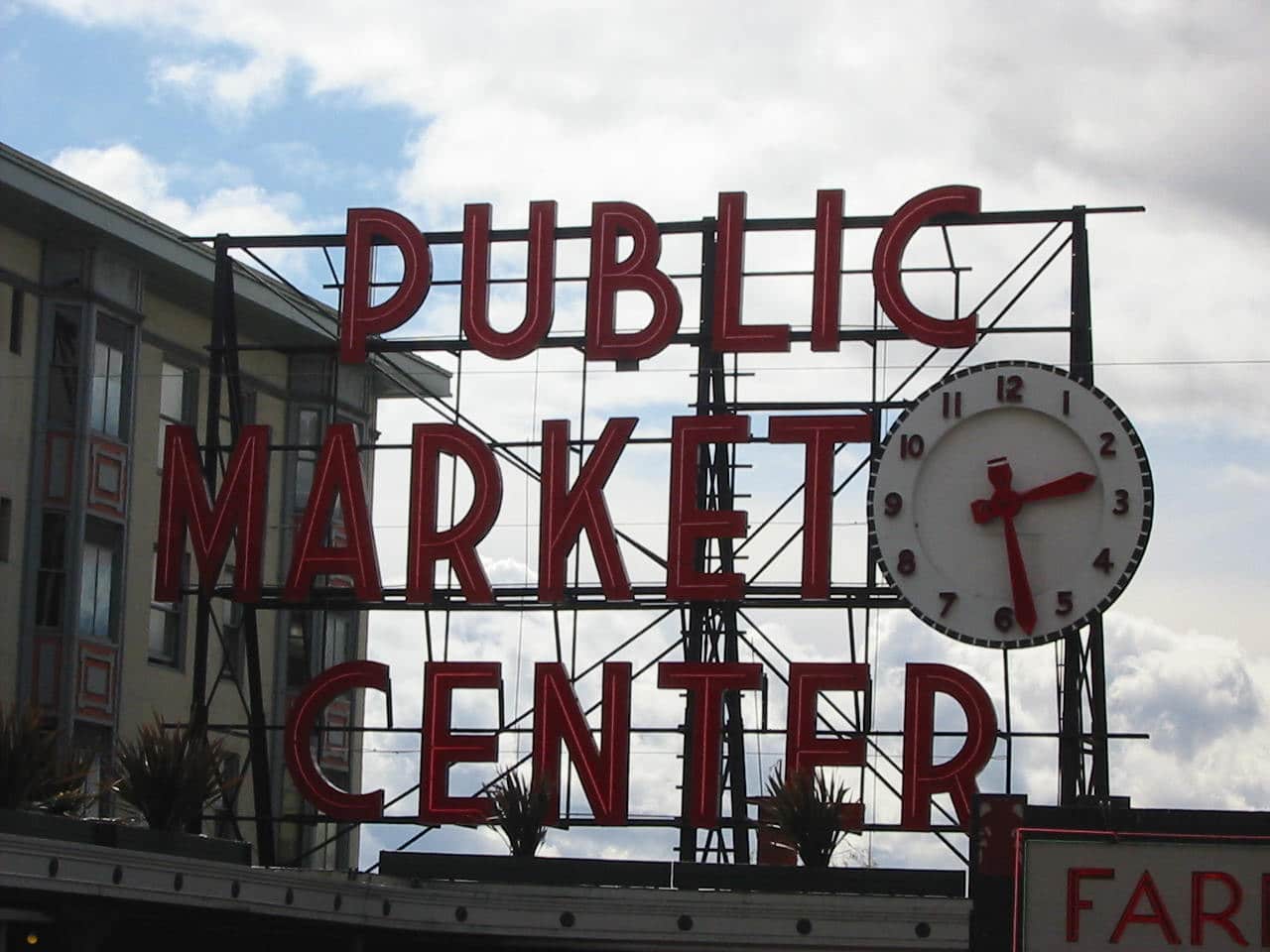 picture of Seattle Washington Public Market, home of Pikes Fish Market
